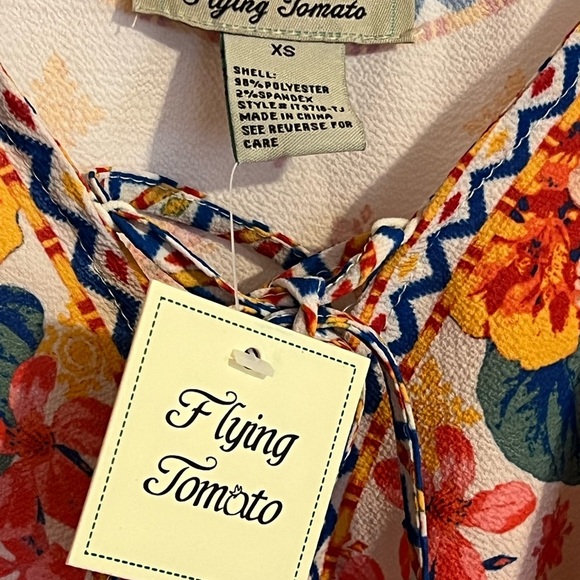 #59 FLYING TOMATO • TROPICAL FLORAL • COLD SHOULDER TOP - Picture 4 of 4